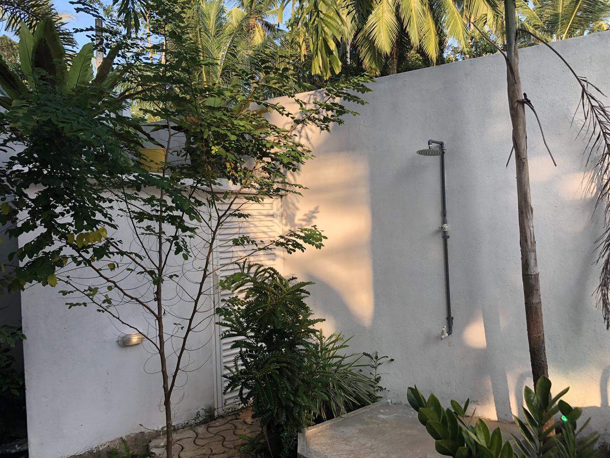 Villa White Hikkaduwa Bagian luar foto