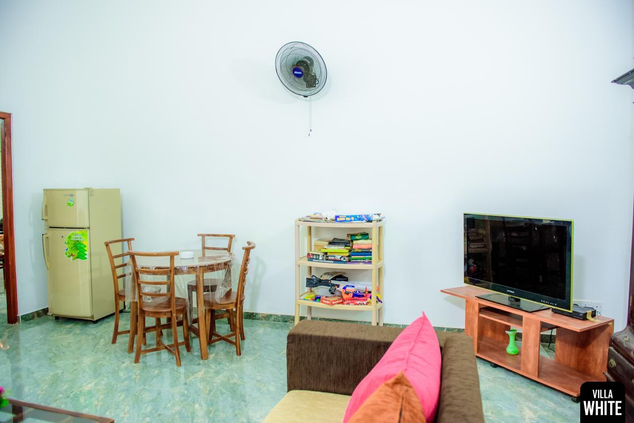 Villa White Hikkaduwa Bagian luar foto