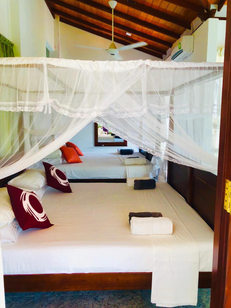 Villa White Hikkaduwa Bagian luar foto